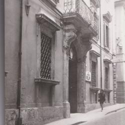 L'entrata dell'ex caserma