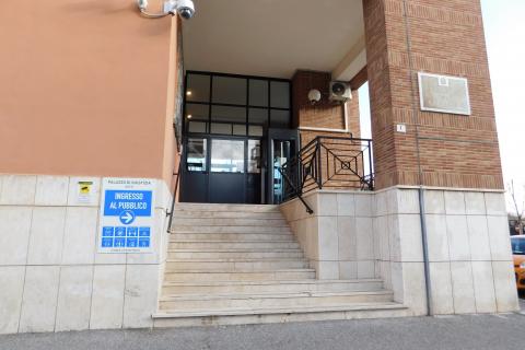 L'entrata del tribunale